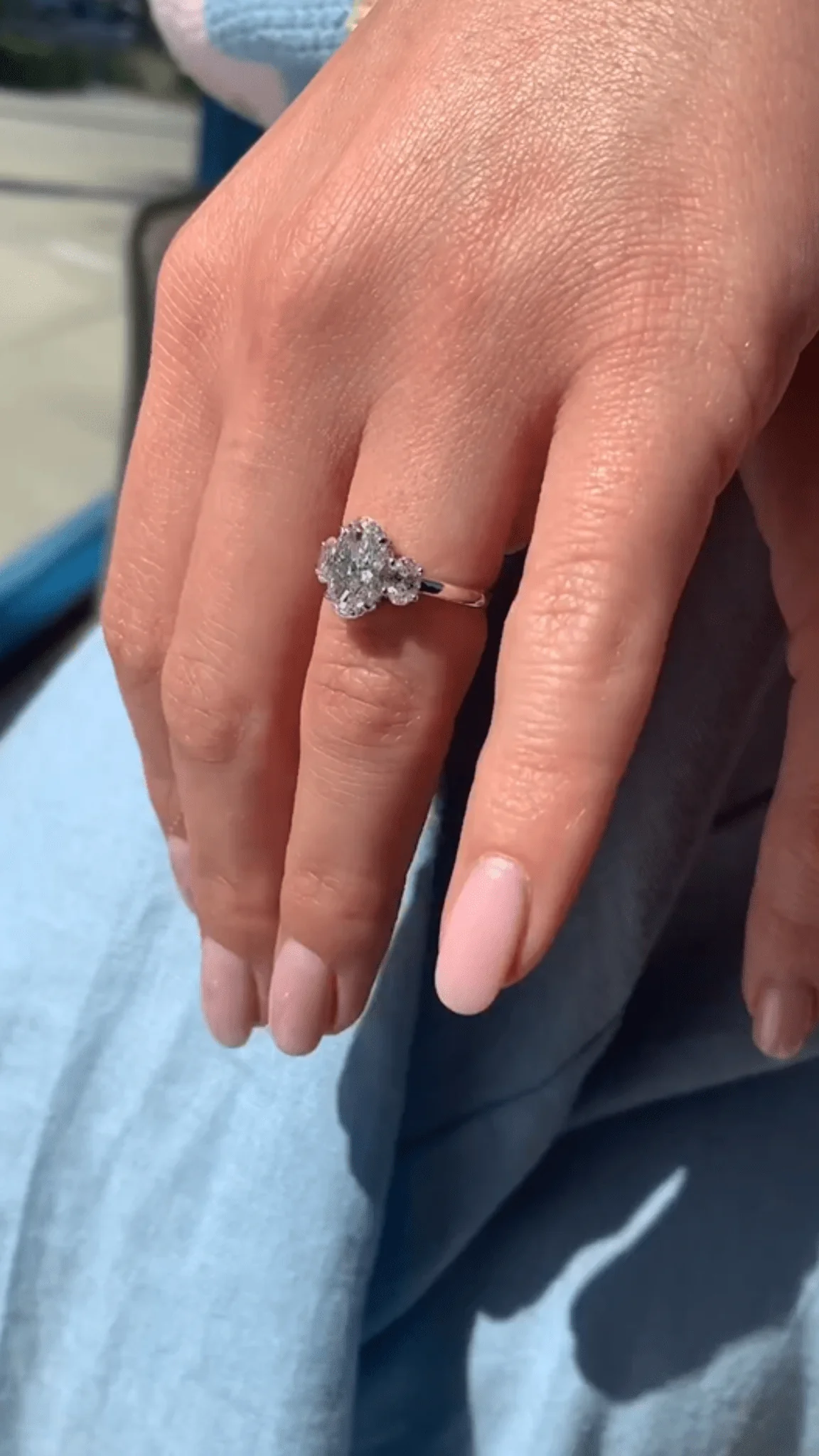 1.00 Carats Oval Cut Lab Grown Diamond Engagement Ring - Image 5