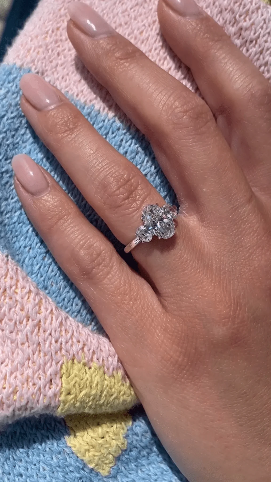1.00 Carats Oval Cut Lab Grown Diamond Engagement Ring - Image 6