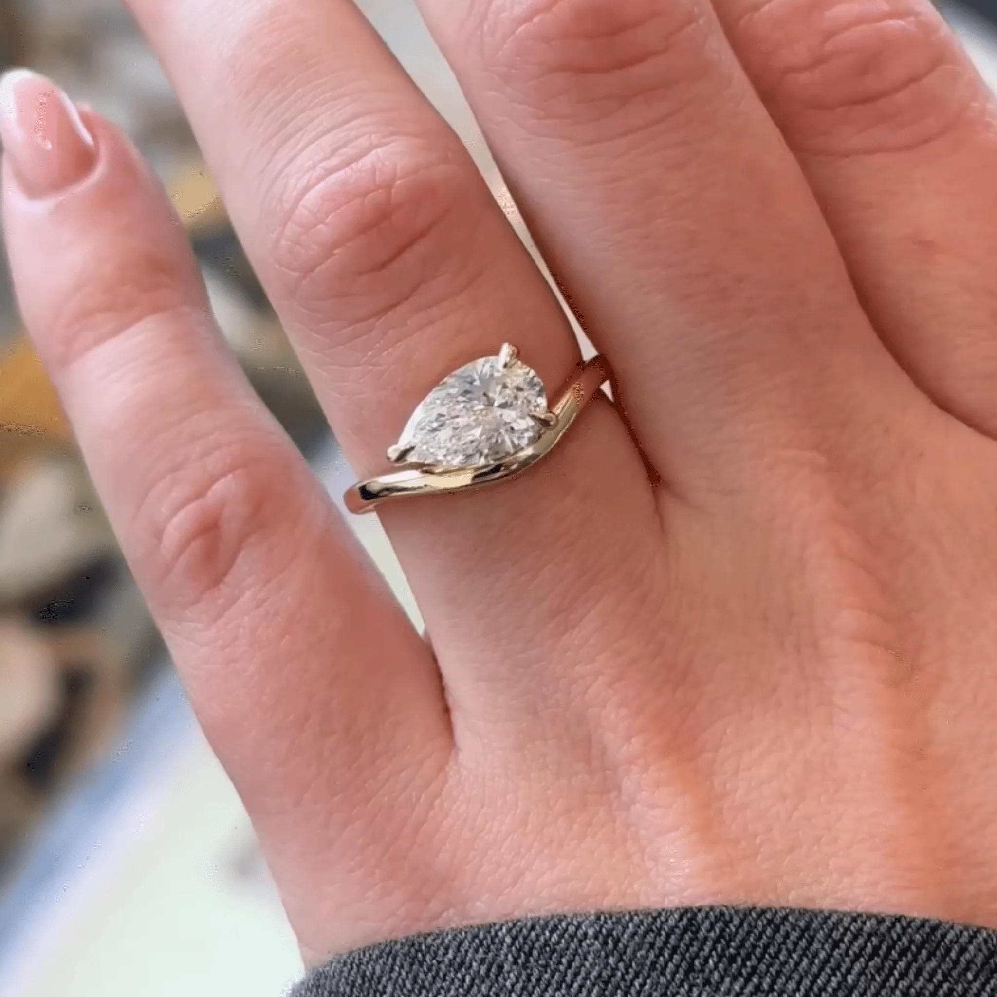 1.50 Carat Pear Cut East West Engagement Ring - Image 5