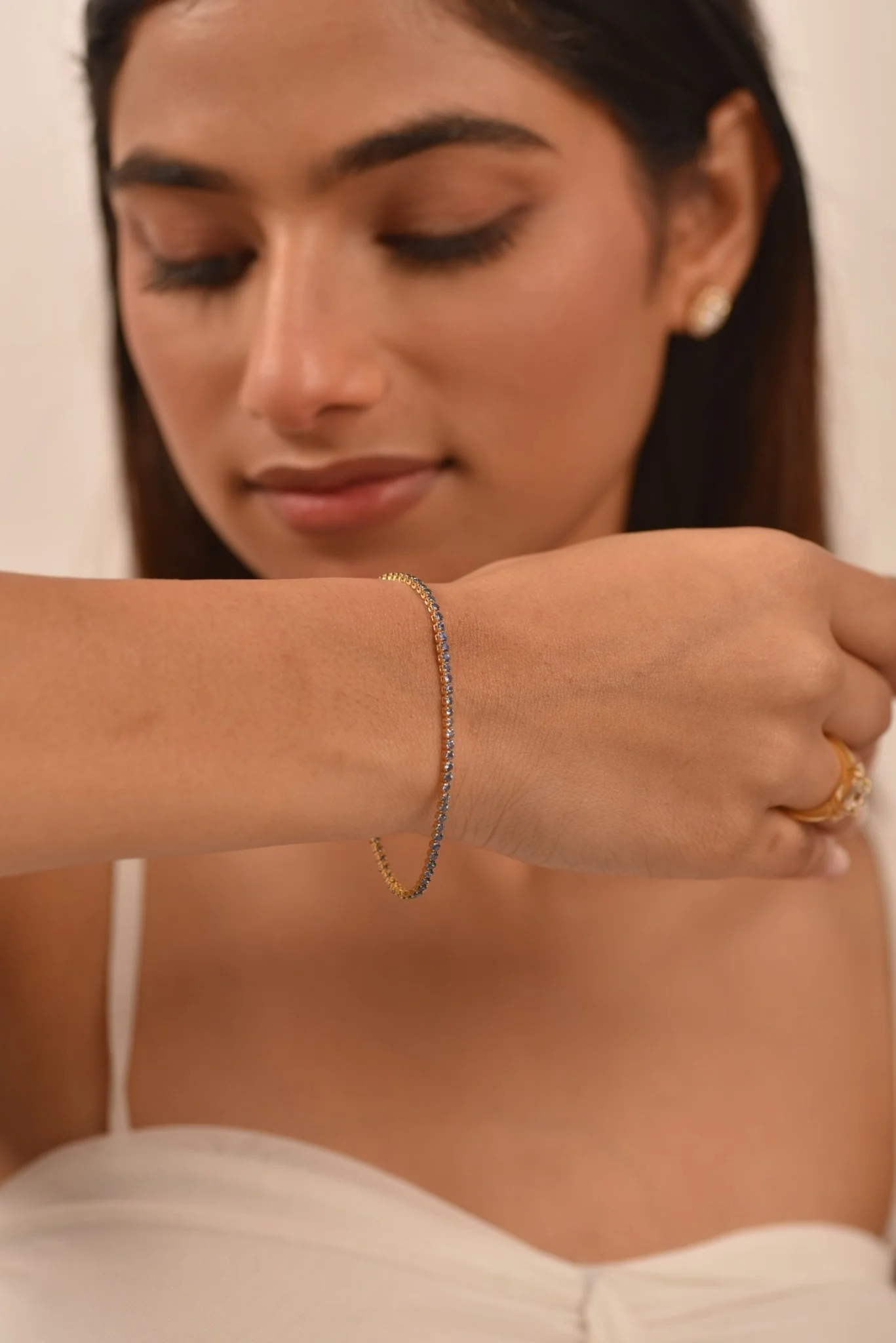 3.22 Carats Ombre Natural Blue Sapphire Tennis Bracelet in 14K/18K White Gold - Image 3