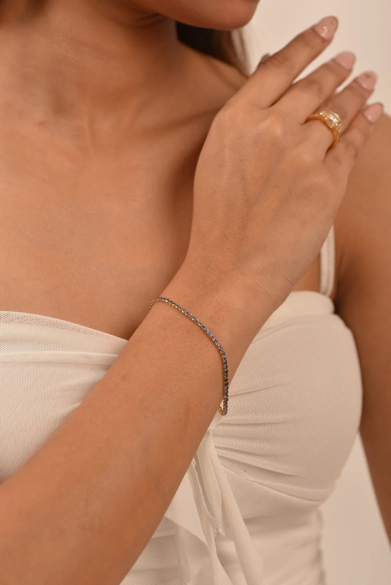 3.22 Carats Ombre Natural Blue Sapphire Tennis Bracelet in 14K/18K White Gold - Image 4