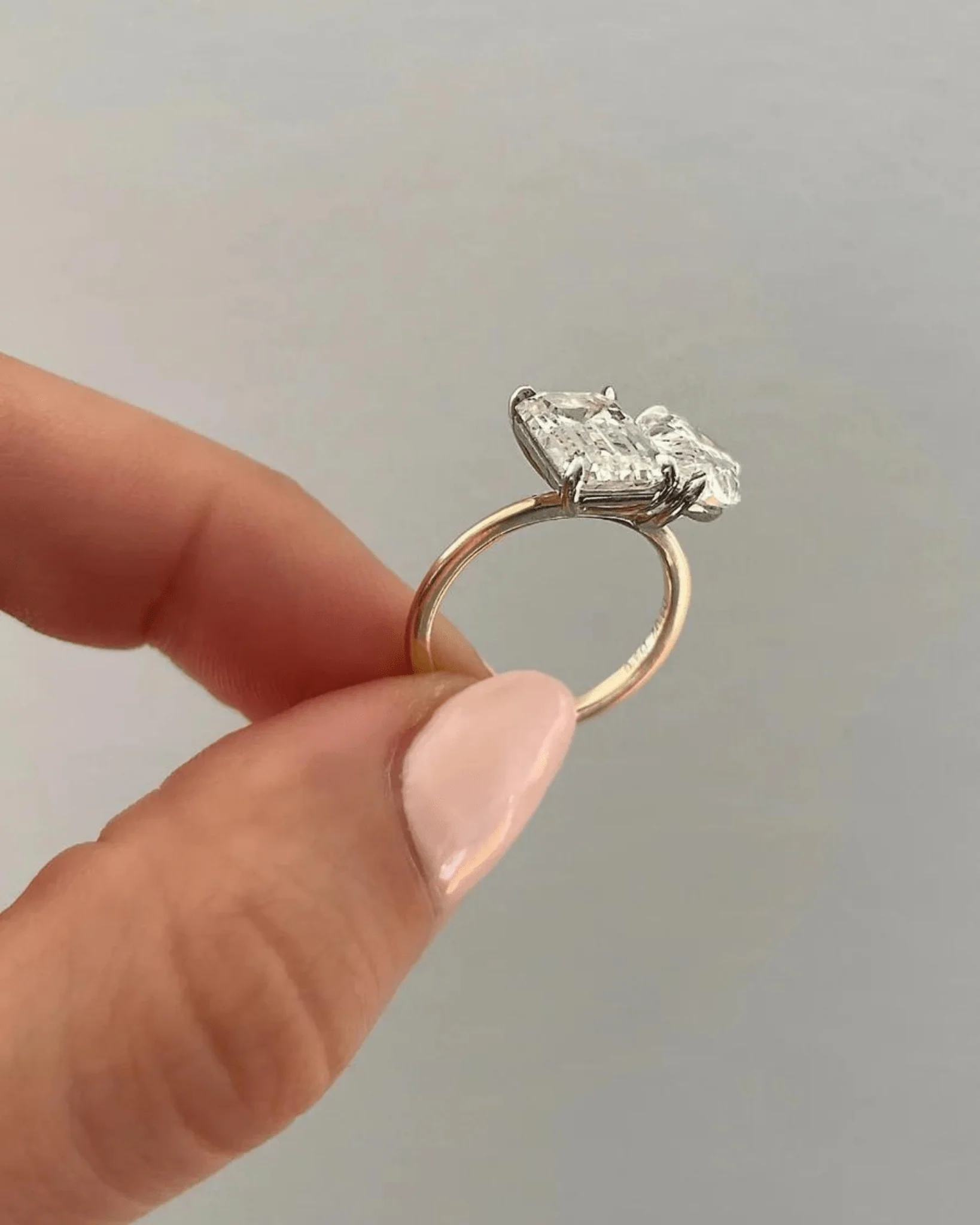 6 Carat Two Tone Pear & Emerald Toi Et Moi Engagement Ring - Image 5