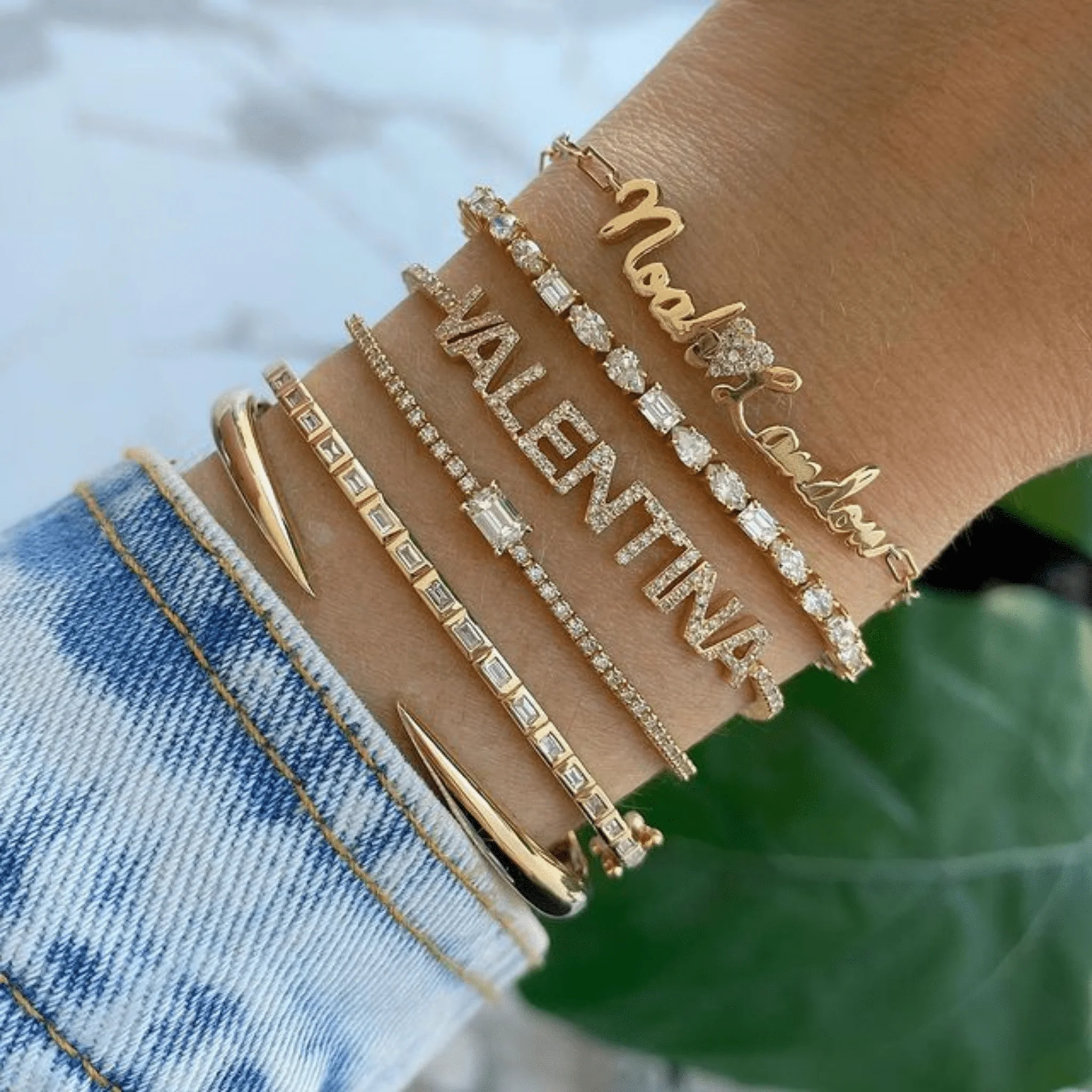 Chevron Front Open Plain Cuff Bangle in Solid Gold - Image 8